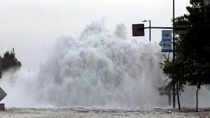 ‘Huge’ water main break causes flooding chaos in parts of downtown Montreal