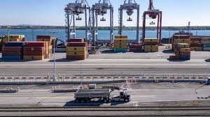 Port of Montreal dockworkers hold one-day strike to pressure employer