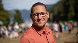 Avi Lewis unveils Green New Deal: One million good union jobs to power Canada’s clean energy future